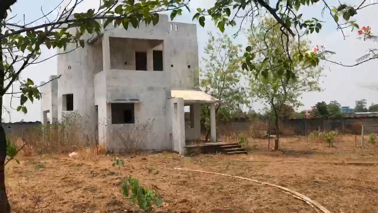 10000 square feet commercial property